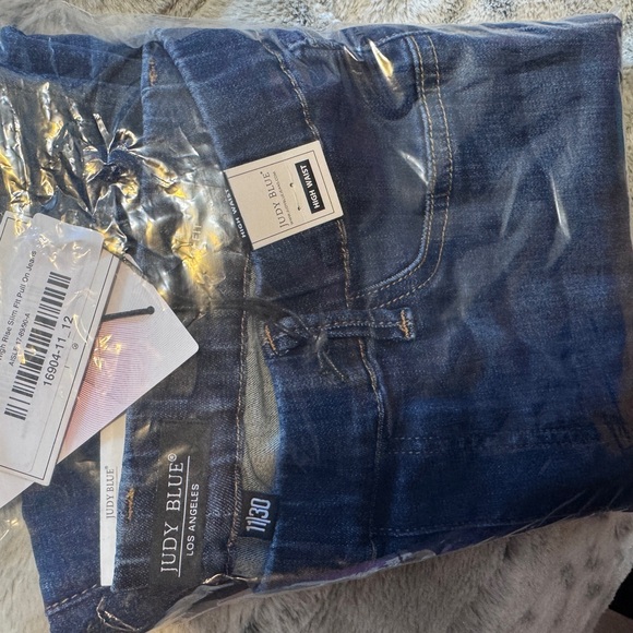 Judy Blue jeans - Picture 4 of 4